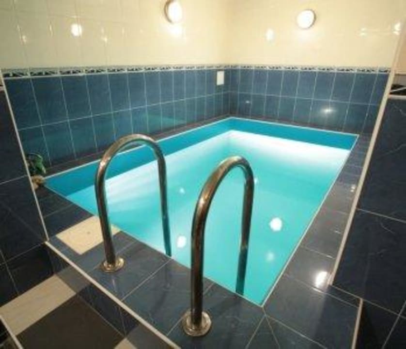 Бассейн в Максима Ирбисе Hotel Maxima Irbis