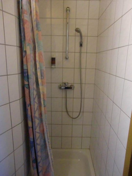 Bad mit Dusche Gästehaus Rösch