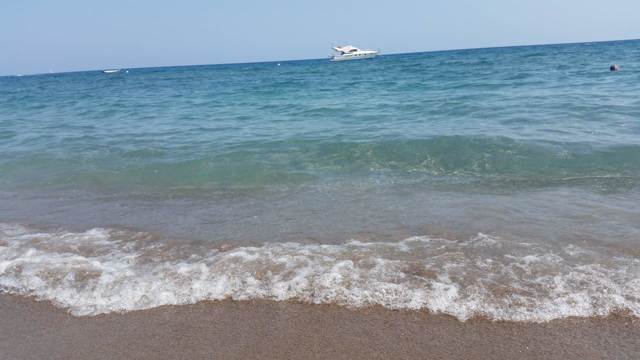 Strand mit super klarem Wasser  Pegasos Deluxe Beach Hotel