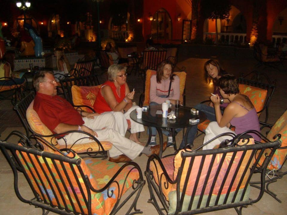 Gemutliches Zusammensein Pickalbatros Alf Leila Wa Leila Resort - Neverland Hurghada