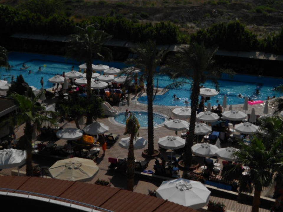 Ein großer Pool Hane Family Resort