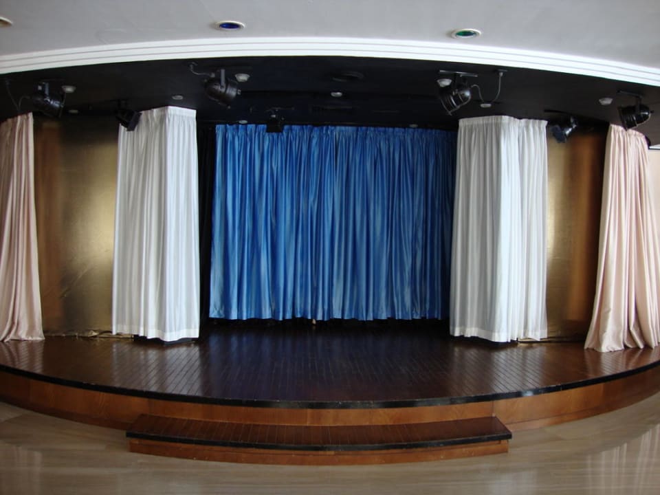 Bühne in der Bar Hipotels Flamenco