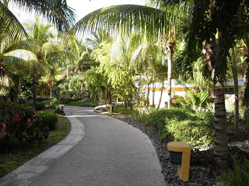 Wege in der Hotelanlage Paradisus Varadero Resort & Spa
