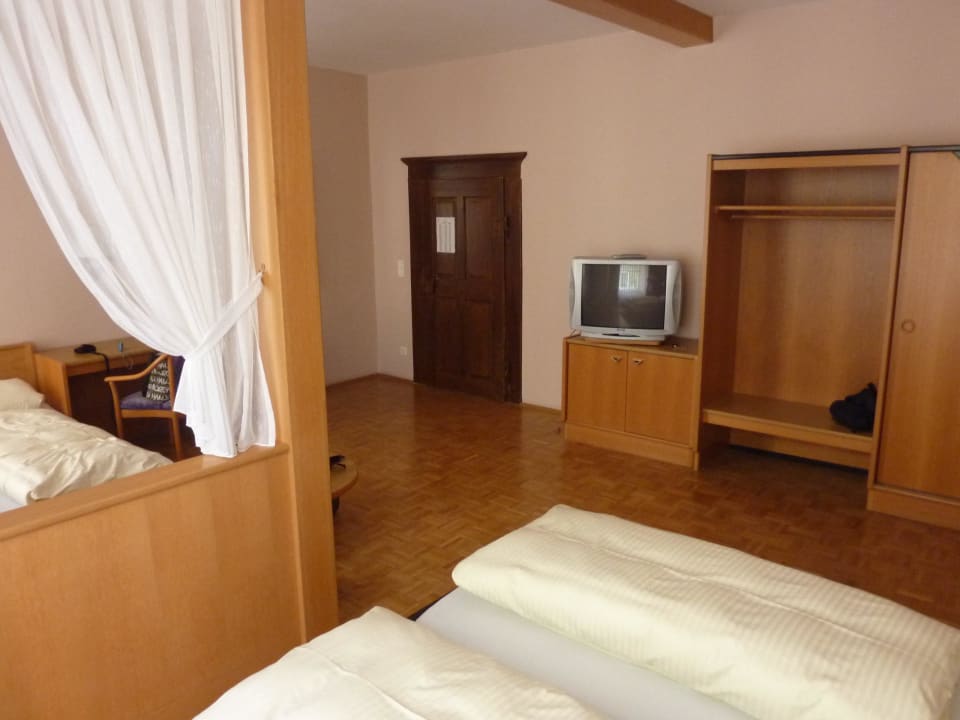 Schönes großes 4-Bettzimmer Hotel Altes Kloster