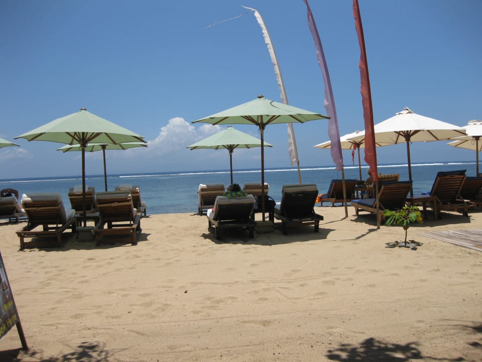 Eservierter Strandabschnitt Kayumanis Sanur Private Villa & Spa