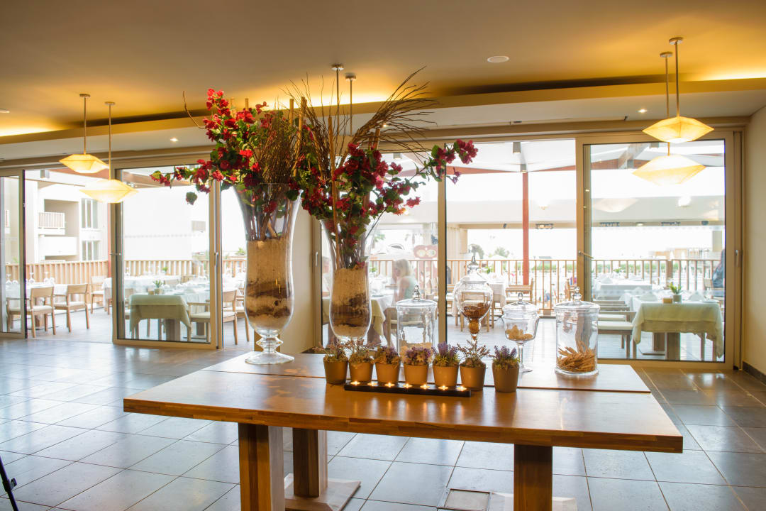 Restaurant Oasis Salinas Sea