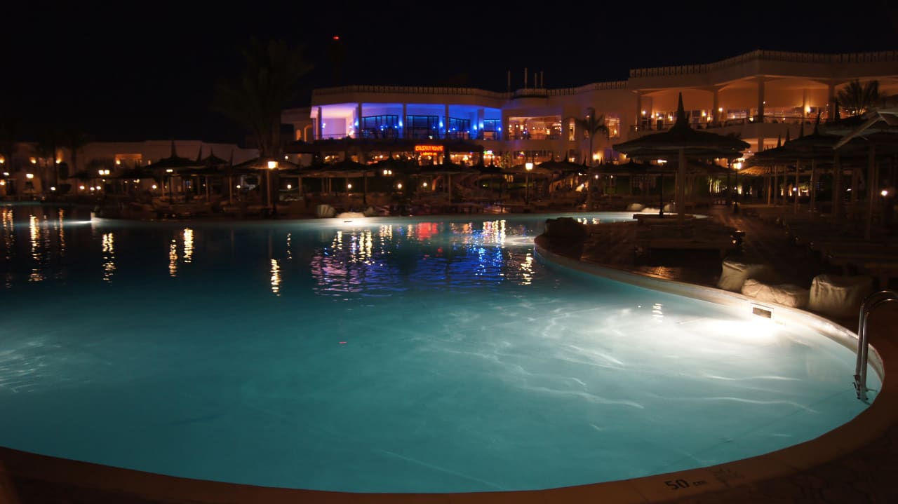 Einer der Pools bei Nacht Pickalbatros Royal Moderna Resort-Sharm El Sheikh