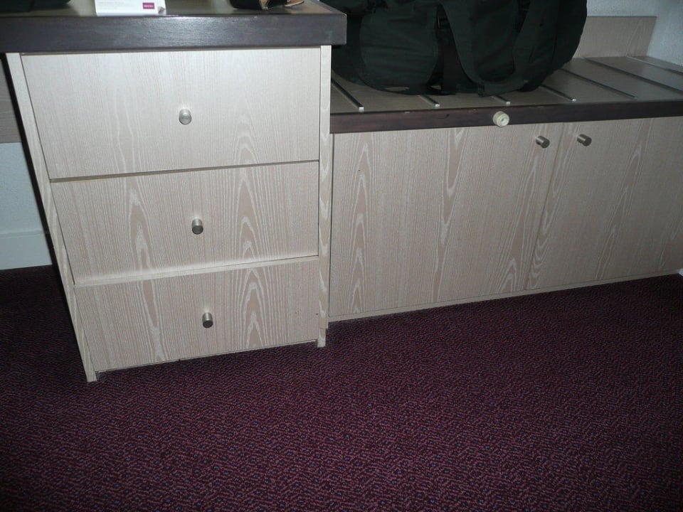 Schränke und Schubladen Hotel Mercure Compiegne Sud