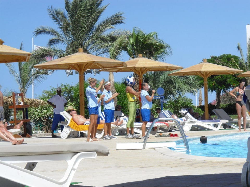Animation am Pool Golden Beach Resort