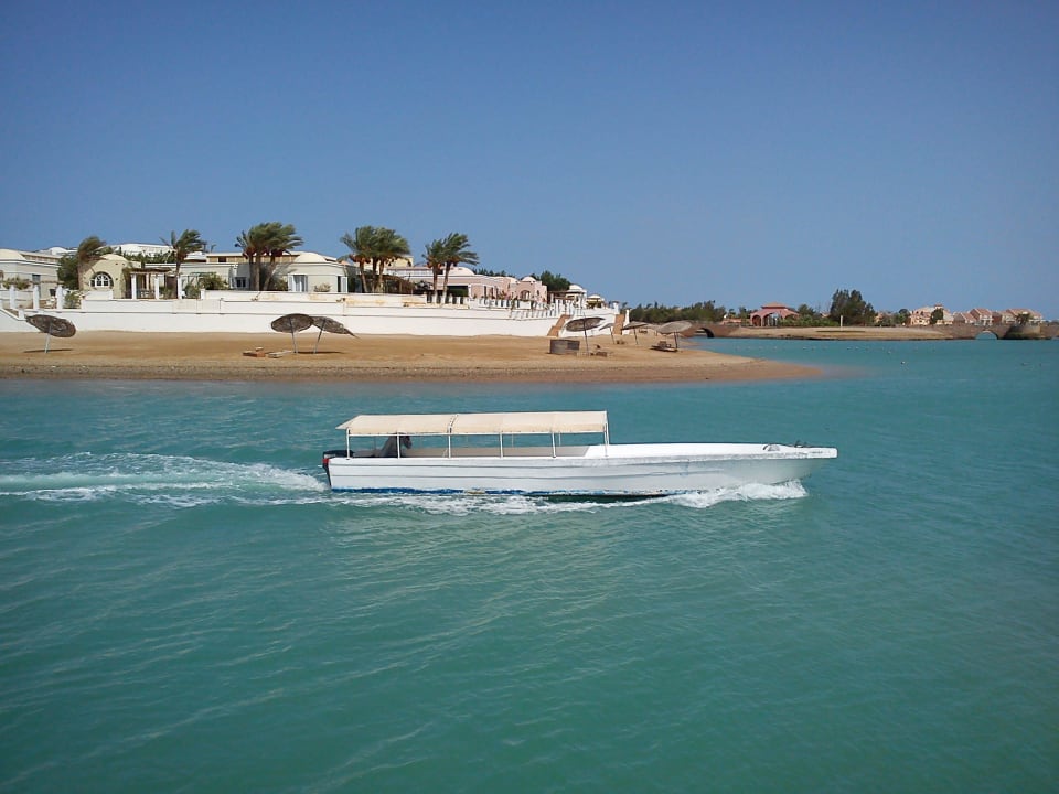 Die Lagune entlang zum Meer Sultan Bey Hotel, El Gouna