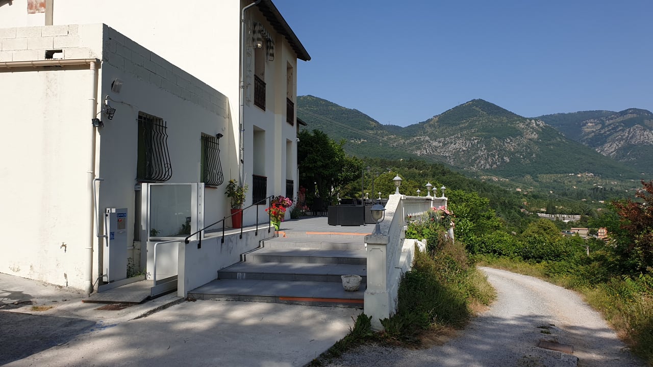 Außenansicht Hotel Logis Auberge Provencale