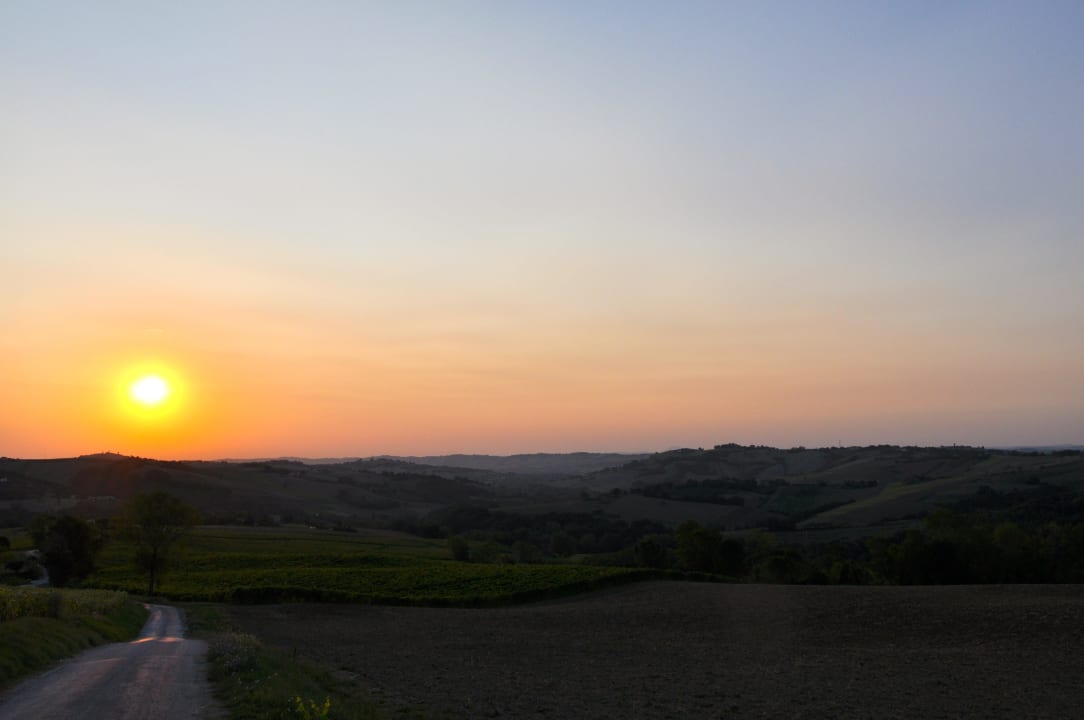 Abendliche Sonnenuntergänge, zu sehen vom Pool Corte Campioli