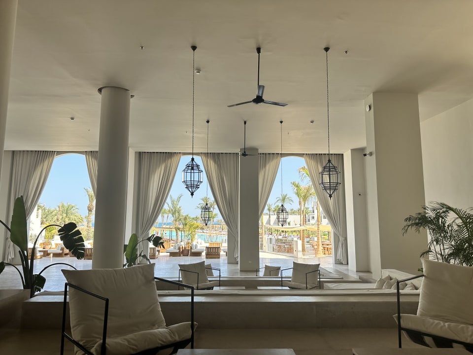 Lobby Serry Beach Resort