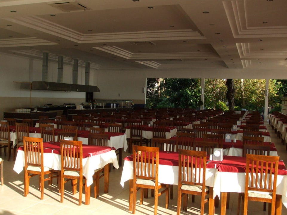 Der noch leere Restaurantbereich Hotel Sirma