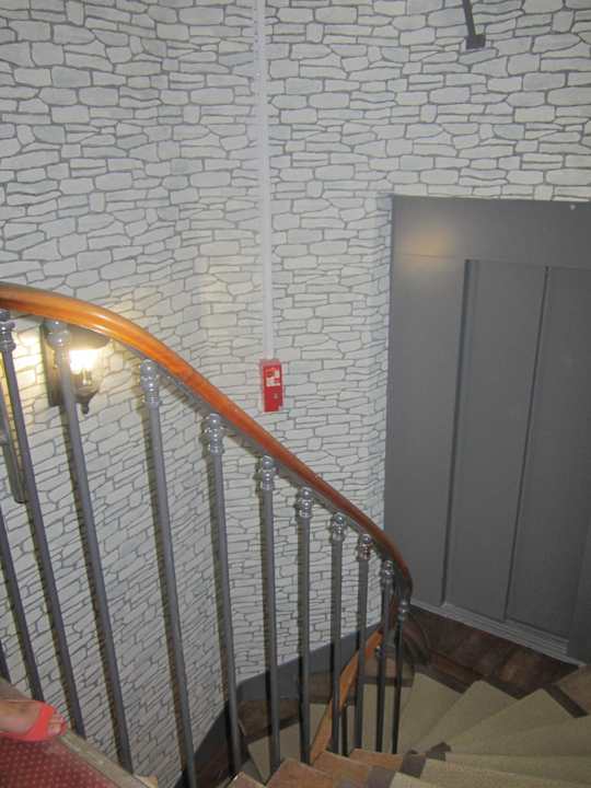 Aufgang zu den Zimmern Hotel Donjon Vincennes