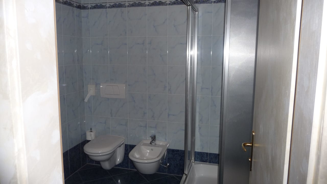 Große Dusche mit Bidet im Amorezimmer Sonnenhotel Adler