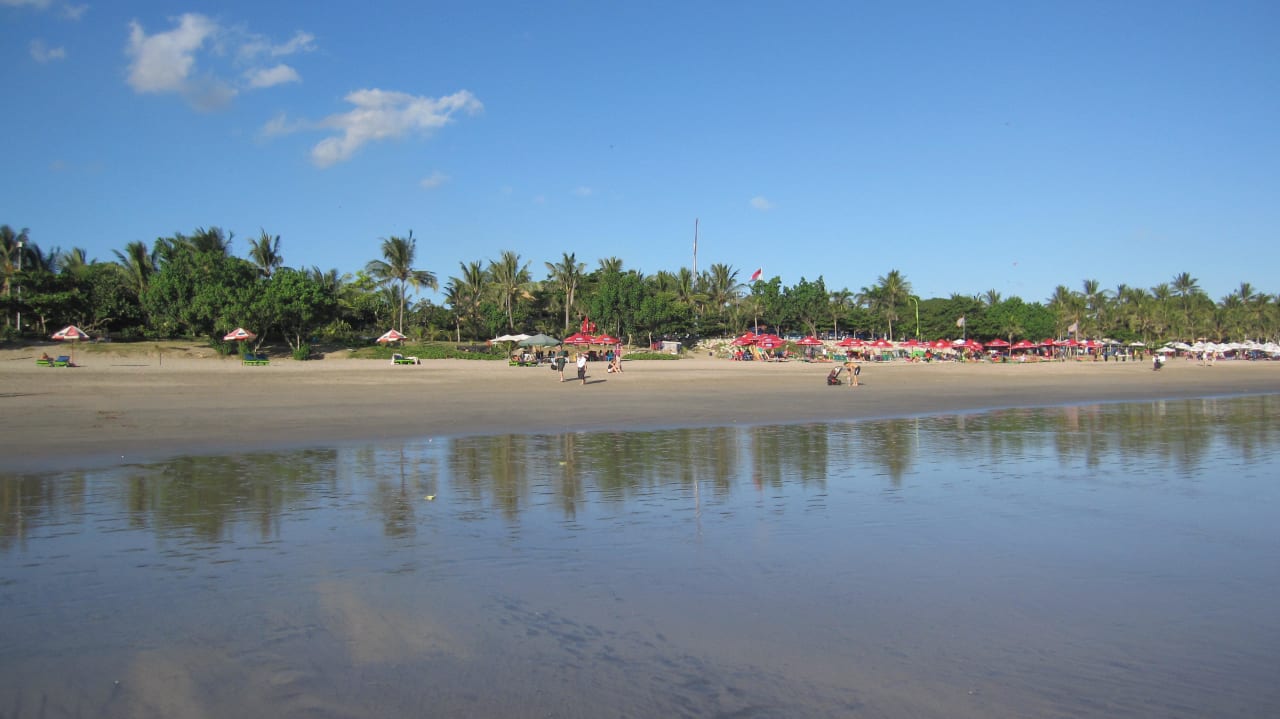 Blick zum Strand Padma Resort Legian