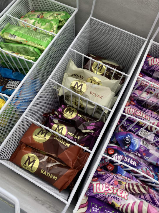 Gastro Acanthus Cennet Barut Collection