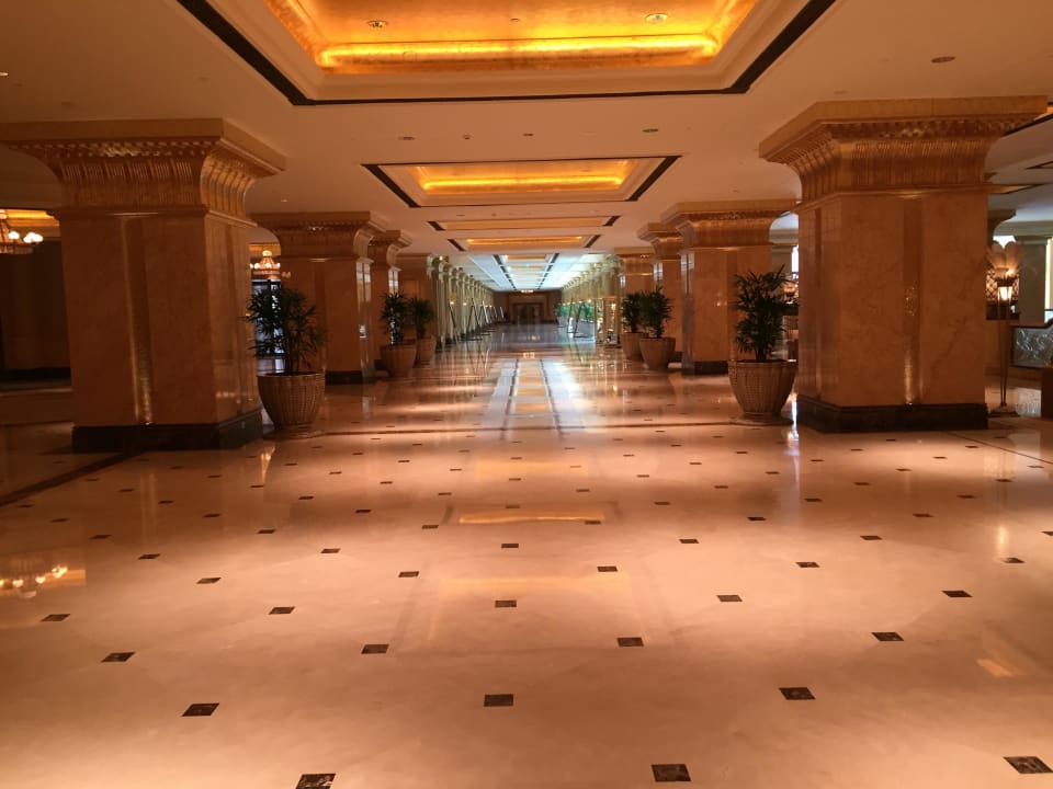 Halle Emirates Palace Mandarin Oriental