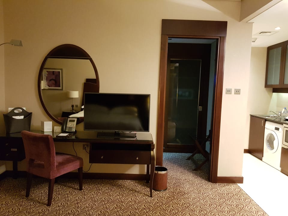 Zimmer Rose Rayhaan by Rotana