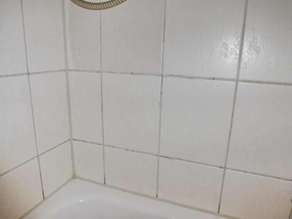 Dusche unterschiedl. Fliesen Yachthafenresidenz-Wohnung-6103-822