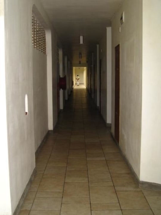 Flur zu den Zimmern Mermaid Hotel & Club