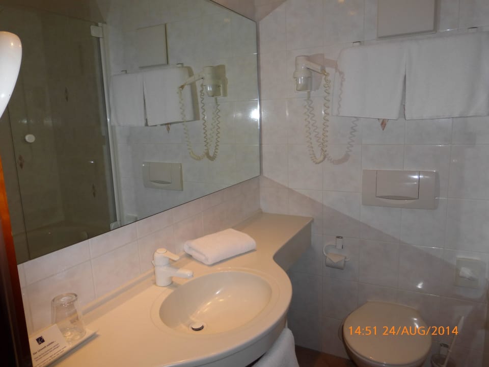 Superkleines, aber komfortables Badezimmer Residenz Seehotel Berlin Brandenburg