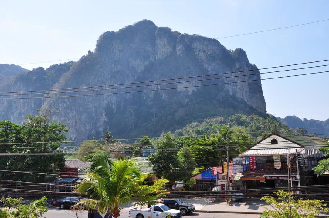Widok na ulice i clif Avani Ao Nang Cliff Krabi Resort
