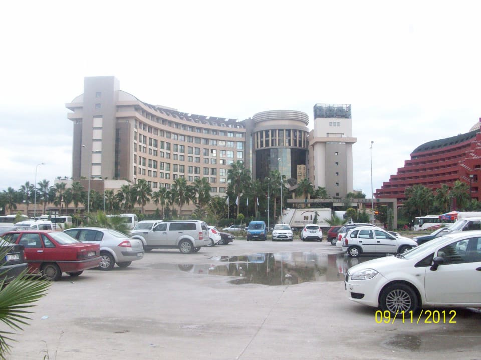 Hotel von der gegenüberliegenden Straße Fame Residence Lara & Spa