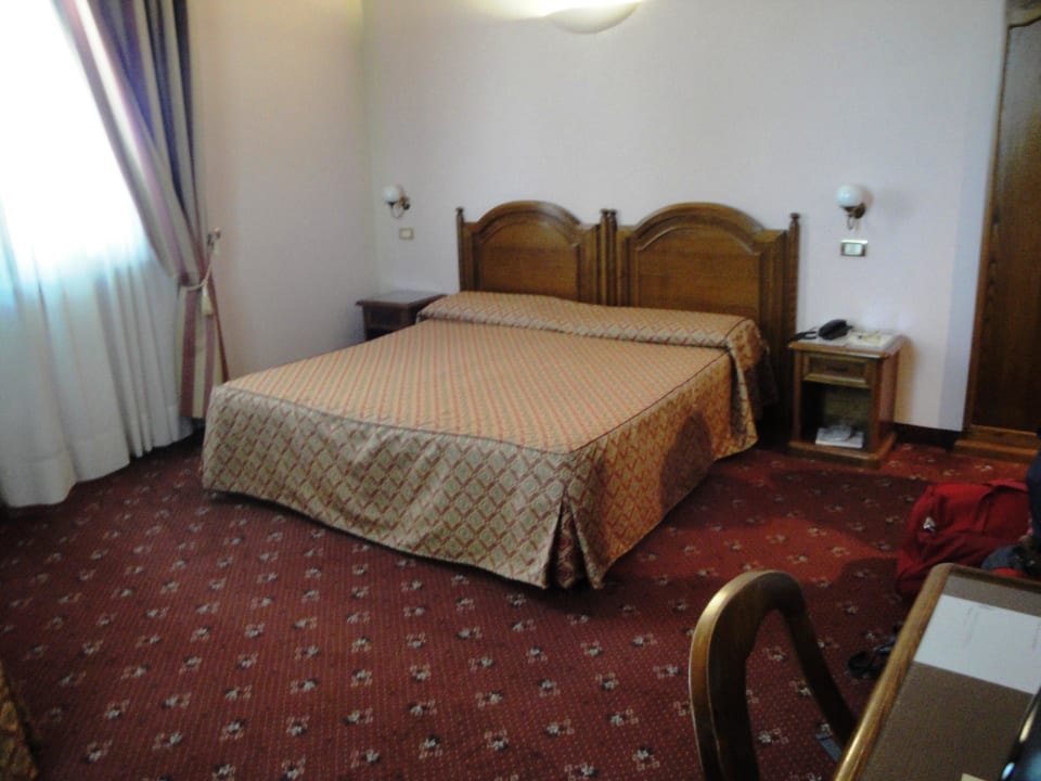 Großes Doppelbett Guesthouse Villa La Nina