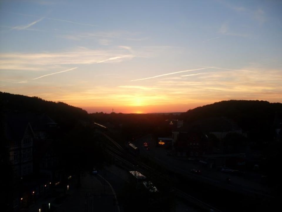 Blick von der Dachterrasse abends Hotel Der Achtermann