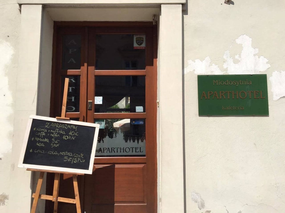Na zewnątrz aparthotelu Aparthotel Miodosytnia