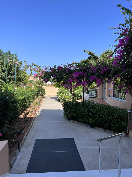 Gartenanlage Anissa Beach & Village