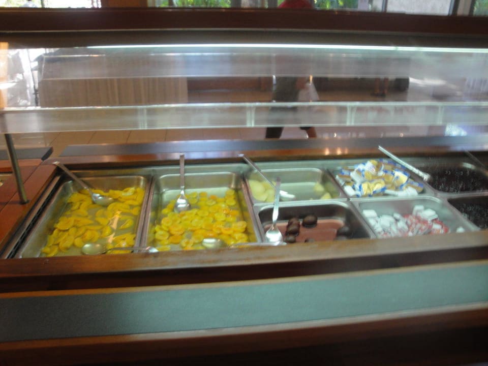 Jeden Tag das gleiche Dosenobst Caravia Beach Hotel