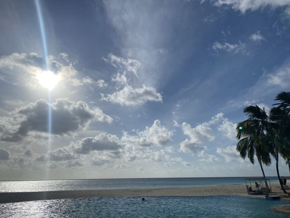 Pool Veligandu Maldives Resort Island