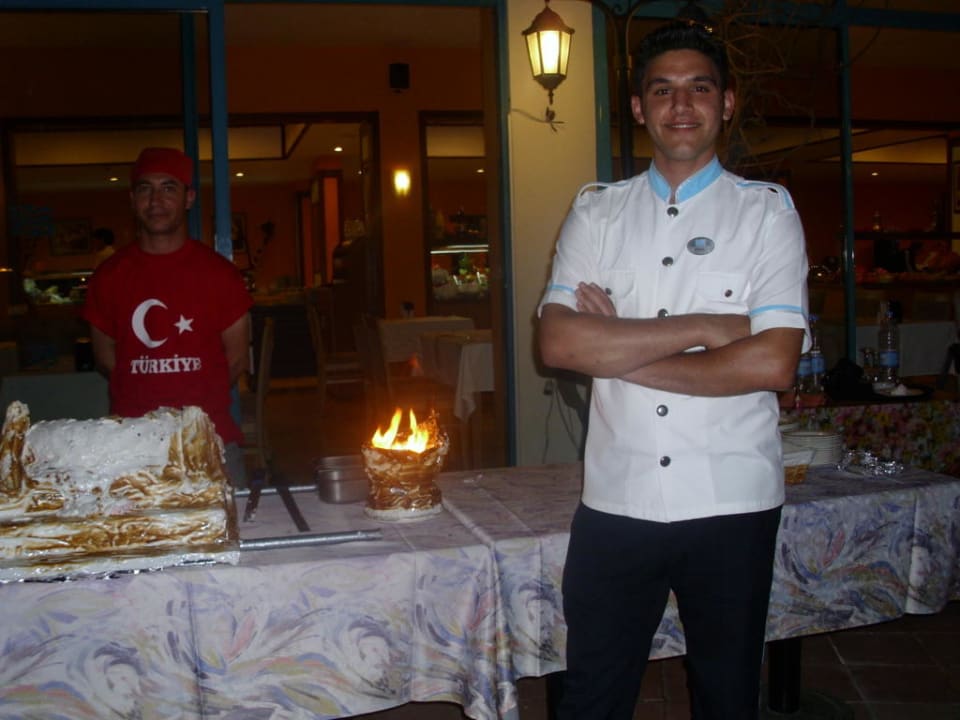 Ismail hat immer ein Lächeln im Gesicht Dosi Hotel
