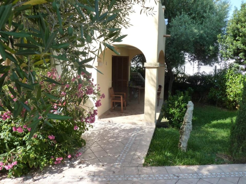 Sicht auf die Wohnung vom Schwimmbadrand Apartamentos Playa Ferrera