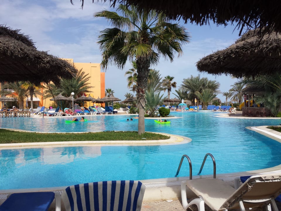 Hintere Poolanlage Caribbean World Thalasso Djerba
