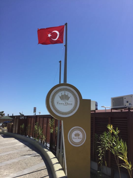 Strand Well Palace Side