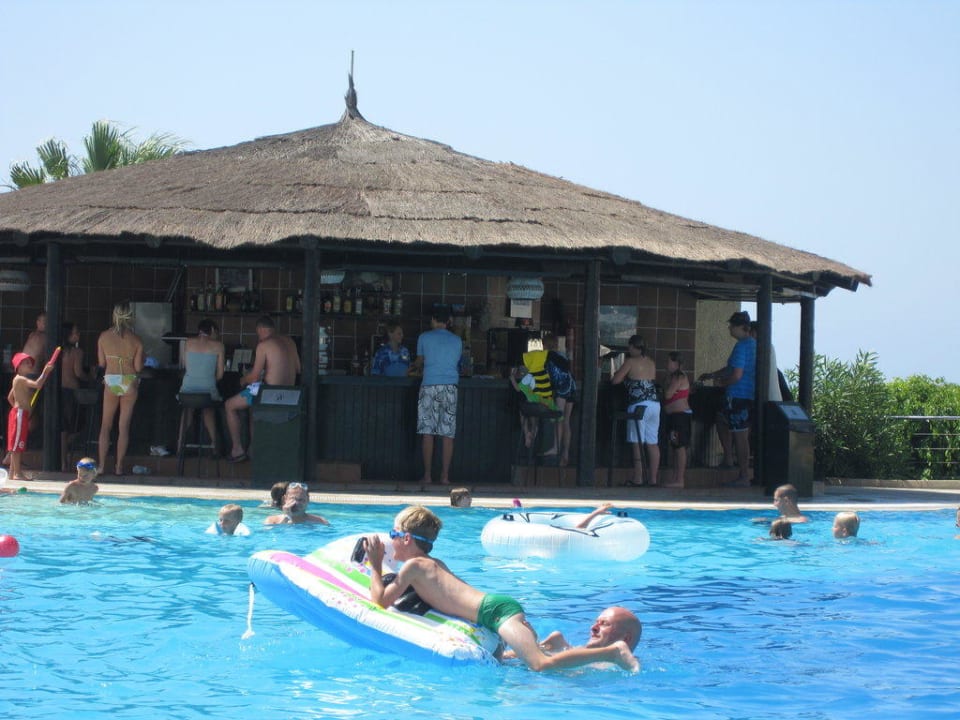 Oberer Pool und Poolbar blau punta reina