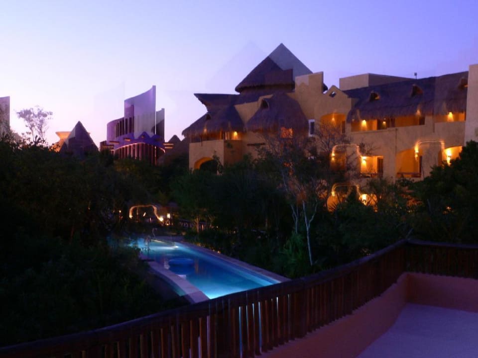 Die Anlage bei Nacht Iberostar Selection Paraiso Lindo