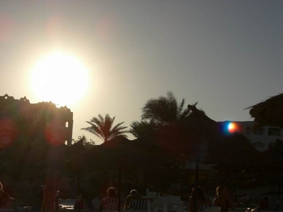 Sonnenuntergang über dem Hotel Mahdia Beach & Aquapark
