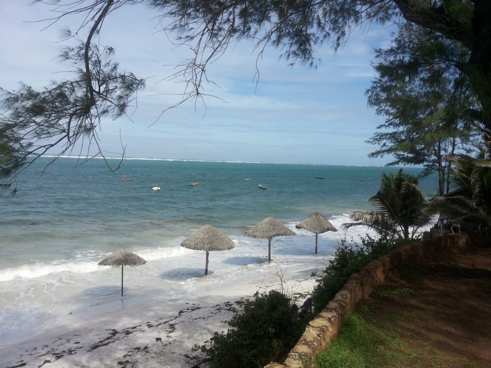 Strand bei Flut Reef Hotel Mombasa