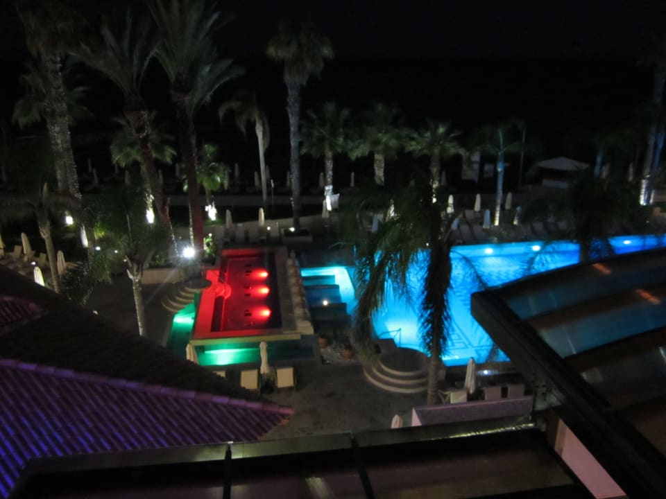Pool am Abend Alexander The Great Beach Hotel