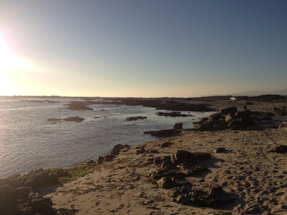 Sehr steinig, baden unmöglich Wyndham Garden Salalah Mirbat