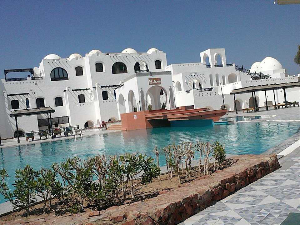 Großer suberer Pool mit bar Arabella Azur Resort