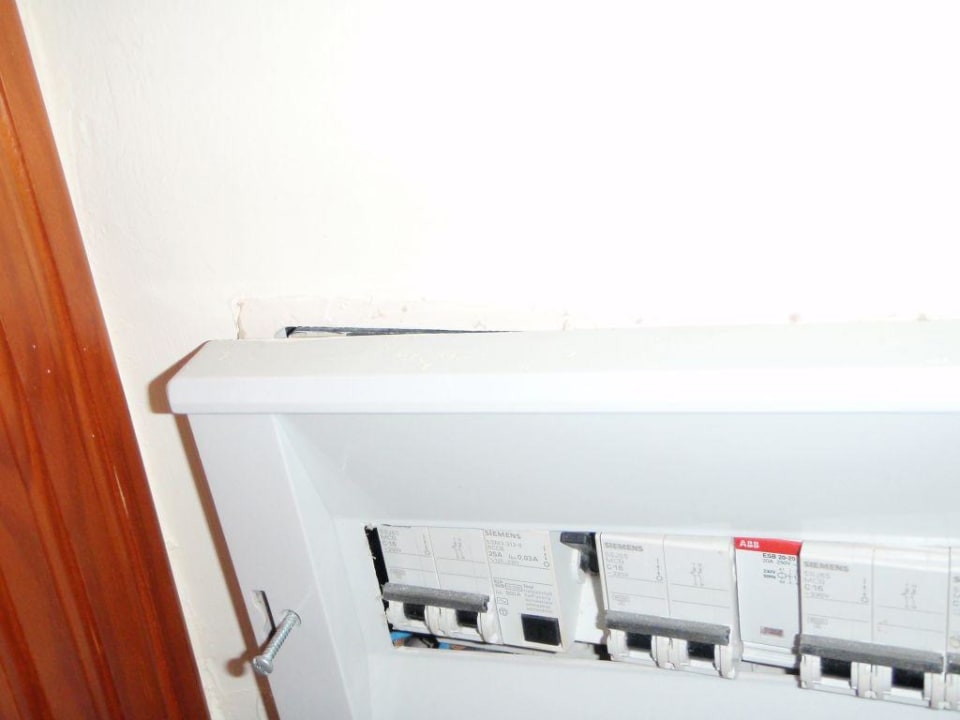 Gefährlicher Sicherungsautomat im Zimmer Bahia Principe Sunlight Costa Adeje