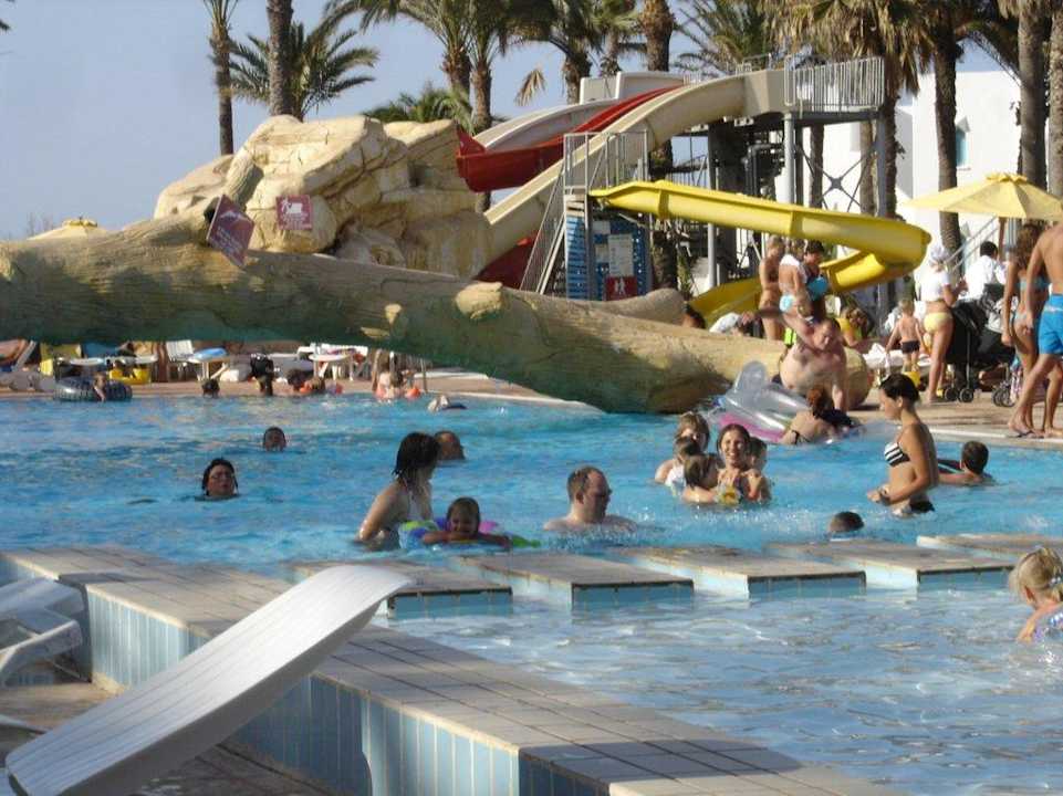 Pool mit Rutschen Ruspina Beach Resort