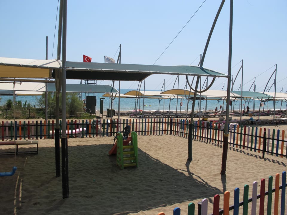Spielplatz am Strand Belconti Resort Hotel