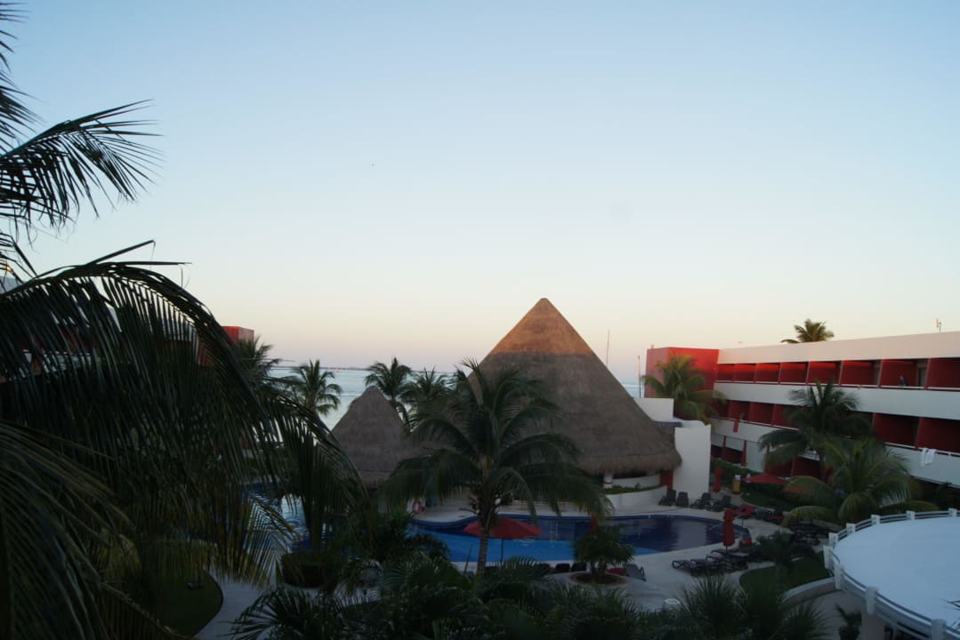 Quite pool Temptation Cancun Resort - Adults only
